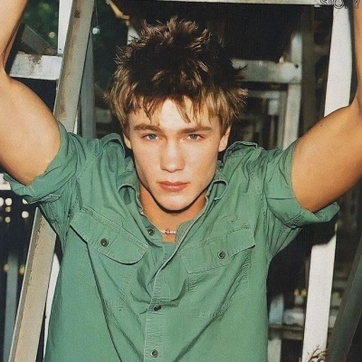 Маркетологи: улучшайте рекламу с помощью AI Undress Remover